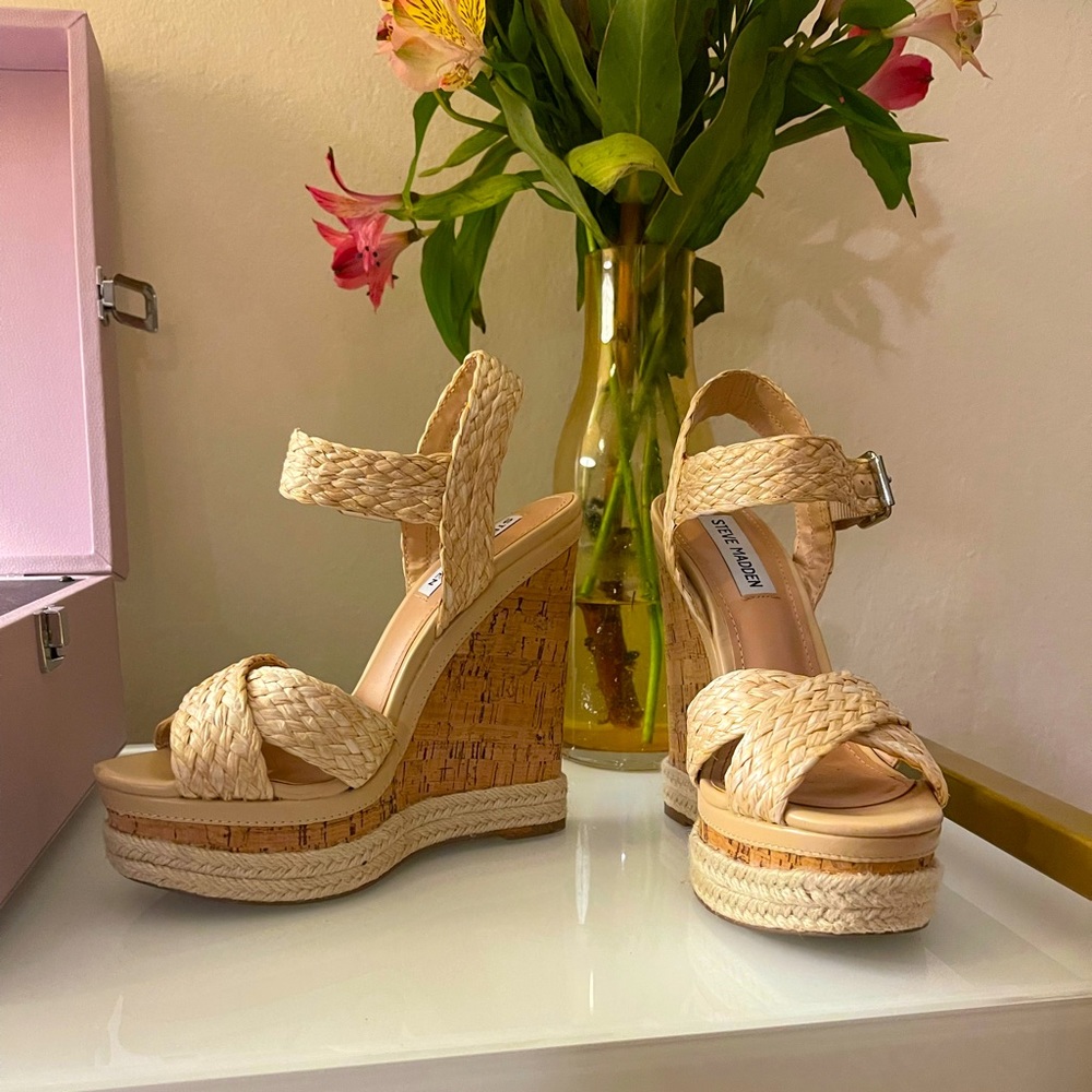 Gorgeous Steve Madden Platform Sandals